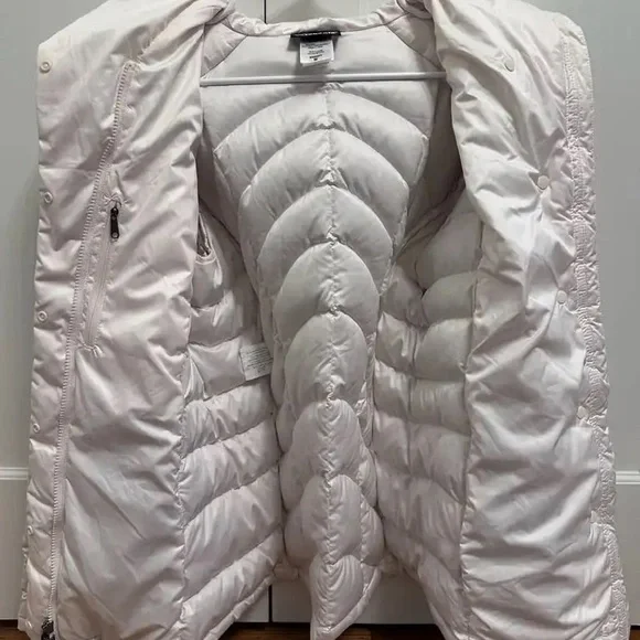 Patagonia Women's Cream Puffer Jacket - Picture 2 of 5